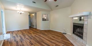Refreshed 3 BR/2 BA home near I-49/UofA! Large fenced yard! Gallery 4