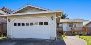 Pet Friendly! Spacious Ranch-Style 3 Bedroom, 1 Bathroom Home in the Heart of Fortuna Gallery 1