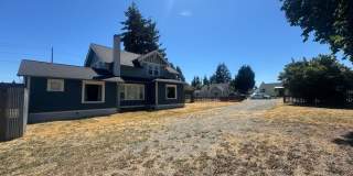 Huge 4 bedroom -A stones throw to PLU! Gallery 5