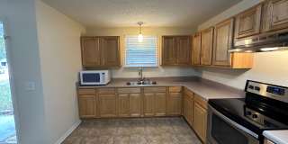 3 Bedroom 1 Bath Cottage Home in Pensacola! Gallery 6