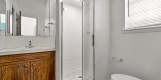 Fabulous 5 bedroom home walking distance to UofA! Gallery 18