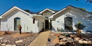 Beautifully updated home IN THE BLUFFS! Gallery 3
