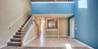 Beautiful Prairie Fields Townhouse — 3 Bed / 2.5 Bath + Loft Gallery 7