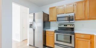 563 STAFFORDSHIRE Drive E Gallery 3