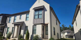 3BD/3.5BA - END UNIT @ THE RESERVE Gallery 1