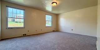 Gorgeous 2BR Townhouse in Plum! Washer & Dryer Included, Central A/C & More! Call Today! Gallery 5