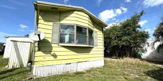 FIRST MONTH RENT FREE! Cute and Quiet 2/2 in N. Ft. Myers Gallery 25