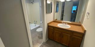 Large 2 bed 1 bath Top Floor Condo Gallery 18