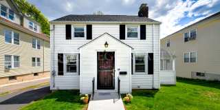 Charming single family home with 3 bedrooms! Gallery 1