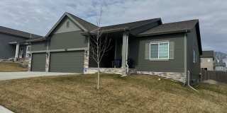 Modern 4-Bedroom Ranch Near Offutt AFB – 1914 Hummingbird Dr, Bellevue Gallery 1