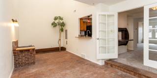 Beautifully Maintained Townhome with Fantastic Amenities Gallery 17