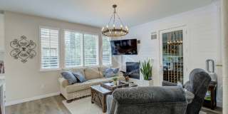 Upgraded Lincoln Crossing Oasis | Walking distance to MANY ammenities Gallery 9