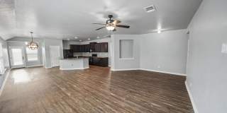 Modern 4-Bed Home with Open Layout in New Braunfels - Realtor Commission: $500 Gallery 11