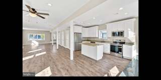 Charming 4BR House in North Beach with Yard Gallery 5