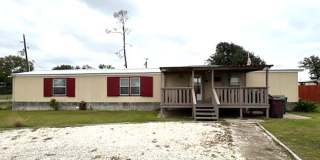 3 Bedroom 2 Bath Mobile Home located in South Lake Charles Gallery 1