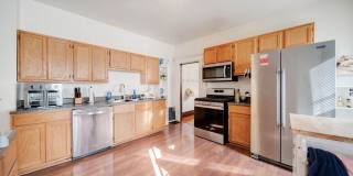 4 or 5 Bedroom Right off of High St - OSU Campus Gallery 1