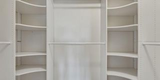 5053 DONOVAN Drive Gallery 15
