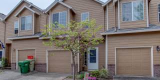 Super-Cute Townhouse! 3 bed + 2.5 baths w/ Fantastic Floor Plan! (A/C & Washer / Dryer included!) Gallery 1