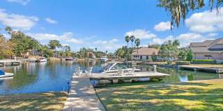 Stunning Lagoon Residence! Gallery 47