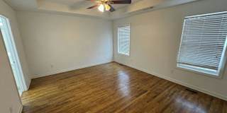 4 Bedroom Downtown Beauty! Gallery 16
