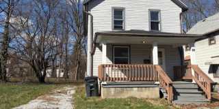 Large 4-Bedroom Home in University Park Near Downtown Akron Gallery 1