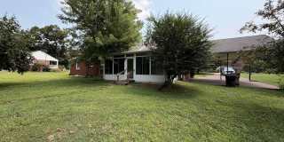 2 bedroom, 1 bath home near Harding Place 2 bedroom, 1 bath home near Harding Place Gallery 21