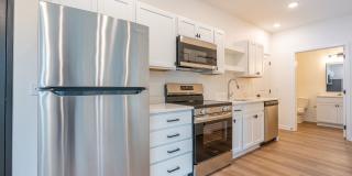 Forest Ave - Luxury Off-Campus Housing! Gallery 19