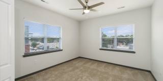 Wilshaw Apartments Gallery 24