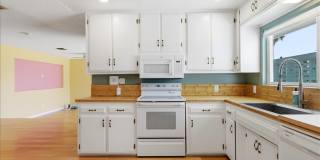 3 bed / 2 Bath Mid-Century Home with Two-Car Garage, Soaking Pool and Manicured Backyard! Gallery 3