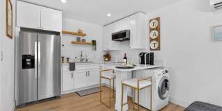 18221 Kinzie Street Gallery 9