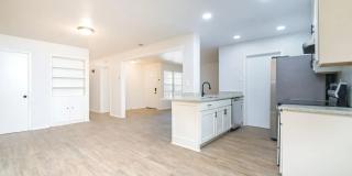 Modern 4-Bedroom House Near Leon Valley Gallery 6