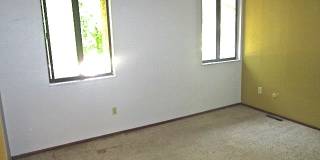 Pre-Lease 4 Bedroom 3.5 Bath Townhouse. Gallery 18