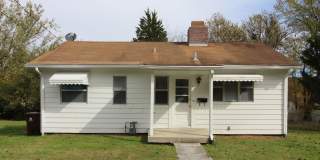 Absolutely adorable home in Oak Ridge. NO PETS! Gallery 1