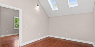 521 Warren Street Gallery 12