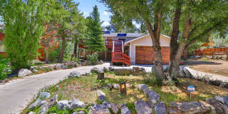 Charming 3 Bed Mountain Retreat | Wood Beams, Fireplace & Deck Gallery 1