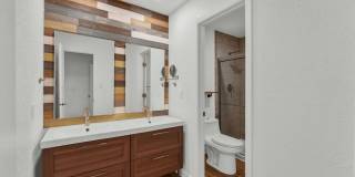 Spacious Poolside Condo! Gallery 16