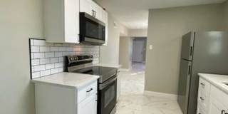 1000 West 53rd Street - Lower Unit Gallery 23