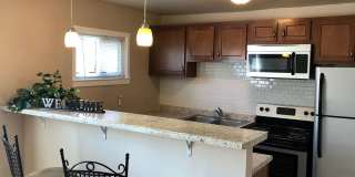 Maple Court Apartments - Where City Convenience Meets Neighborhood Charm! Gallery 4