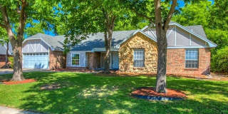 Large Home in West Norman Gallery 1