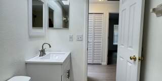Annual unfurnished nicely renovated 2/2 villa near the Ringling Museum Gallery 20