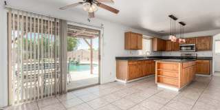 Charming 3 bed, 2.5 bath in El Mirage! W/POOL!! Gallery 12