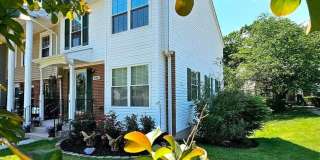 Charming 3BR Townhome in Woodbridge Gallery 1