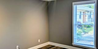 Frost Courtyard Apartments - Gallery 10