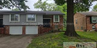 Updated 4 Bedroom, 2 Bathroom Duplex in Overland Park, Kansas Gallery 1