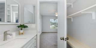 Beautifully Updated Condo Gallery 11