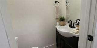 977 Miller Avenue Gallery 23