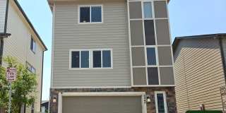 Modern 3 Bed Home with A/C & 2-Car Garage Near Powers Corridor Gallery 1