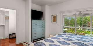 Furnished Pet-Friendly 30-Day Extended Stay Riverfront Condo Gallery 23