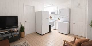 True 1 Bedroom Near FSU Gallery 3