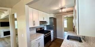 Charming 2 bdrm, 1 bath, + Bonus Room Gallery 12